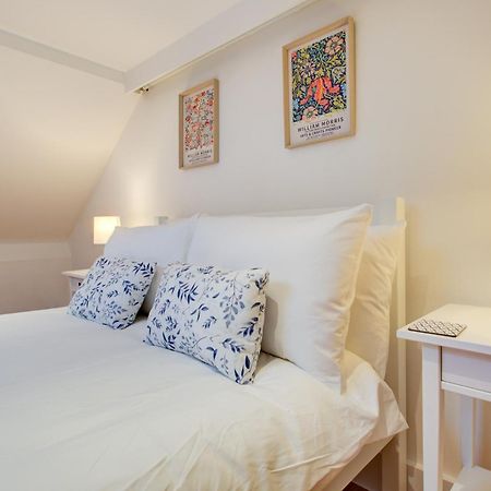 Wonderful Two-Bedroom Apartment Лондон Экстерьер фото