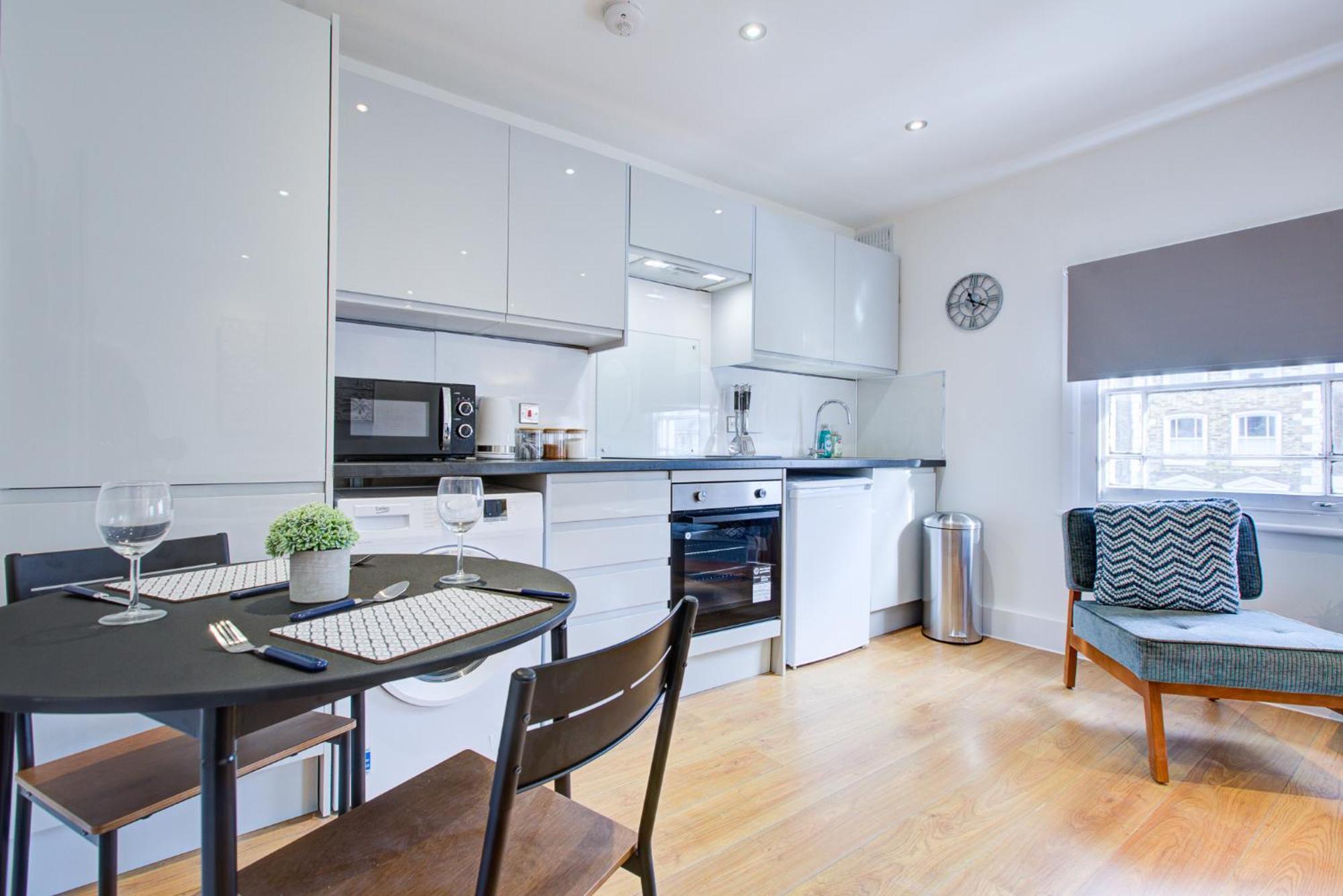 Wonderful Two-Bedroom Apartment Лондон Экстерьер фото