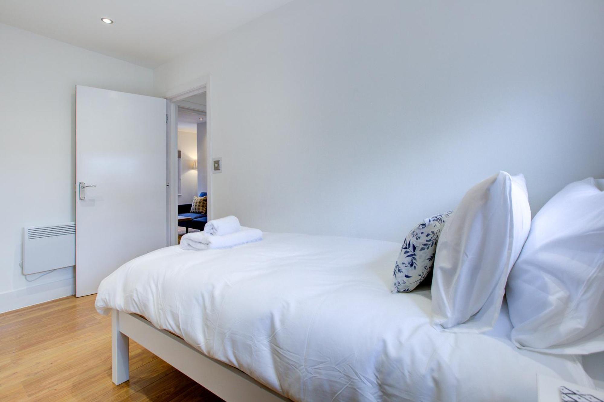 Wonderful Two-Bedroom Apartment Лондон Экстерьер фото